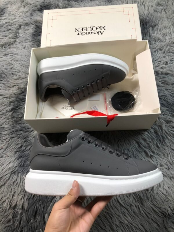 Gris Alexander McQueen