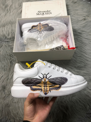 o_1ikial1g22841ja8541ip4ktb0 Alexander McQueen