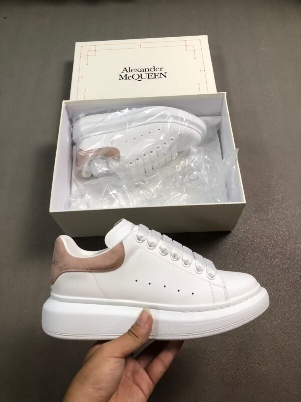 o_1j2kl7ga11e0d1lkq12nhvsejv1 Alexander McQueen