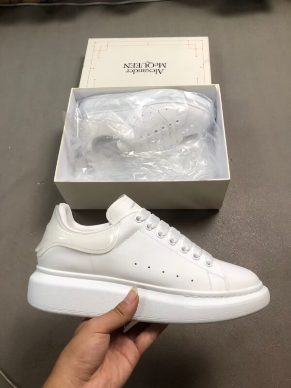 o_1j2kn4rej1qm41m3b1l3ko2g196a0 Alexander McQueen
